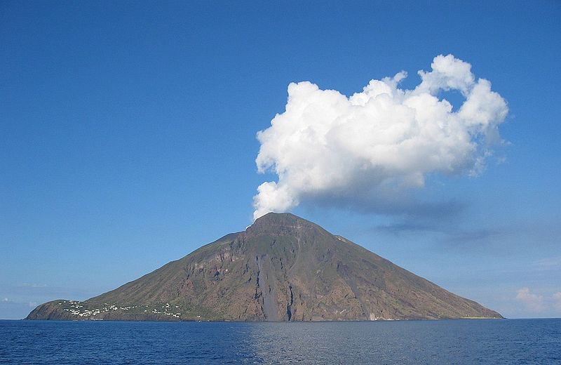 斯特龙博利岛火山——暗箱火山